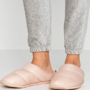 Sorel Hadley Pink Puffer slippers size 5